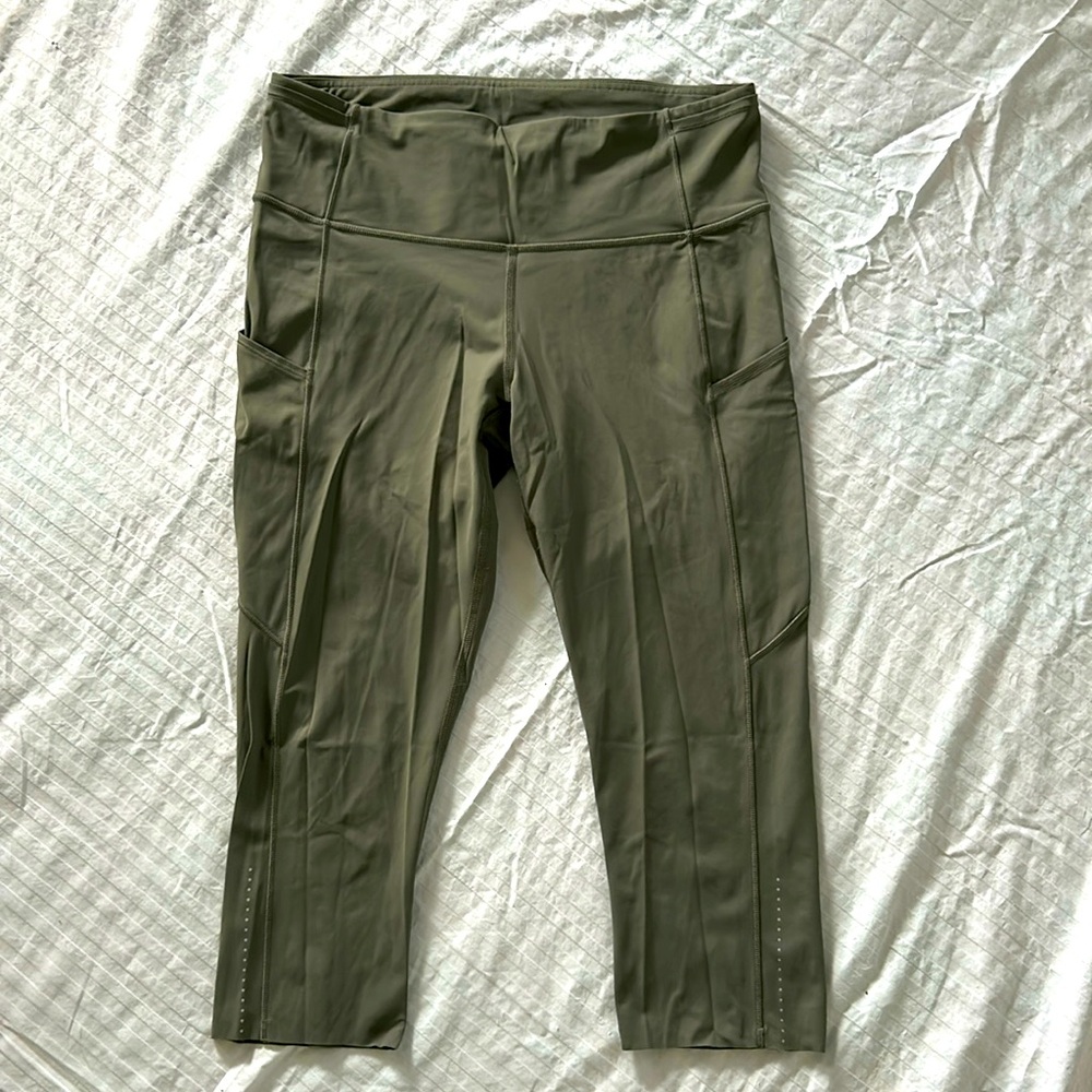Lululemon mid-length leggings